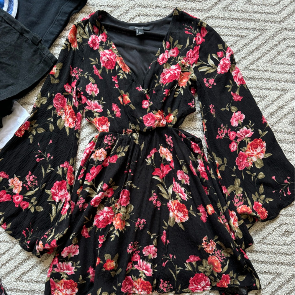 Forever 21 wide sleeve, side cutout, floral dress